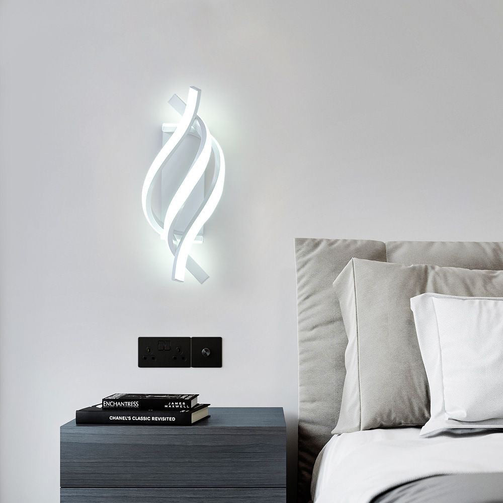 Spirola | Moderne Gedraaide Wandlamp – Sculpturaal Aluminium Design met Geïntegreerde LED