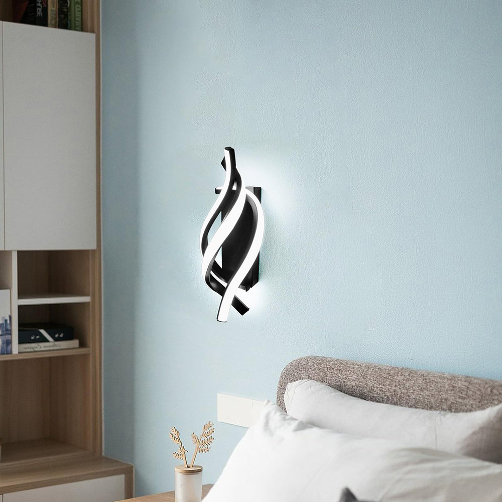 Spirola | Moderne Gedraaide Wandlamp – Sculpturaal Aluminium Design met Geïntegreerde LED