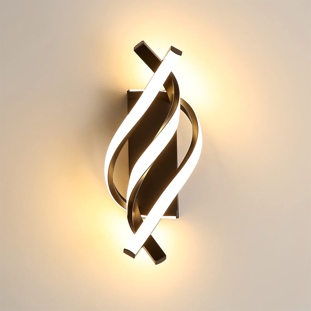 Spirola | Moderne Gedraaide Wandlamp – Sculpturaal Aluminium Design met Geïntegreerde LED