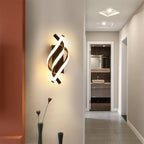 Spirola | Moderne Gedraaide Wandlamp – Sculpturaal Aluminium Design met Geïntegreerde LED