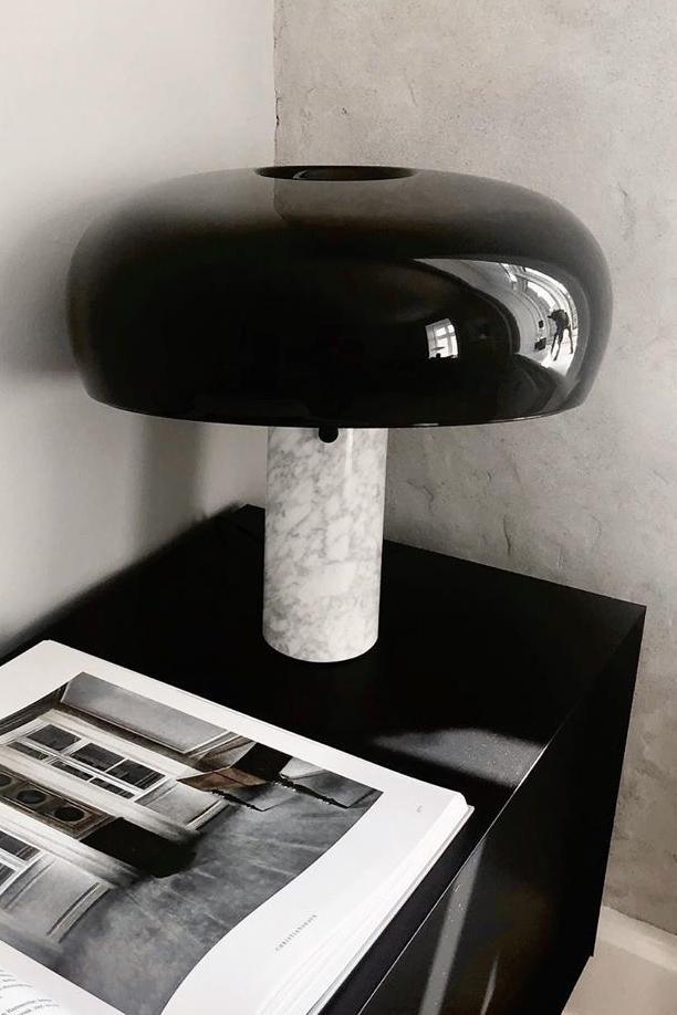 Marmo Riflesso | Design Tafellamp – Italiaans Carrara Marmer – Metaal & Glas – Nostalgisch Silhouet