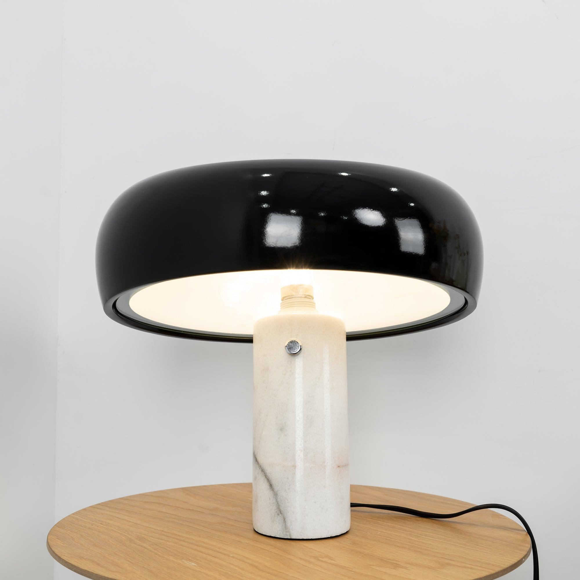 Marmo Riflesso | Design Tafellamp – Italiaans Carrara Marmer – Metaal & Glas – Nostalgisch Silhouet