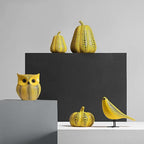 Mico | Artistieke Ornament Collectie – Handbeschilderde Sculpturen met Iconisch Stippendesign