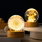 HanaSphere | 3D Kristallen Bloemenlamp – USB – Warm Sfeerlicht – Houten Basis