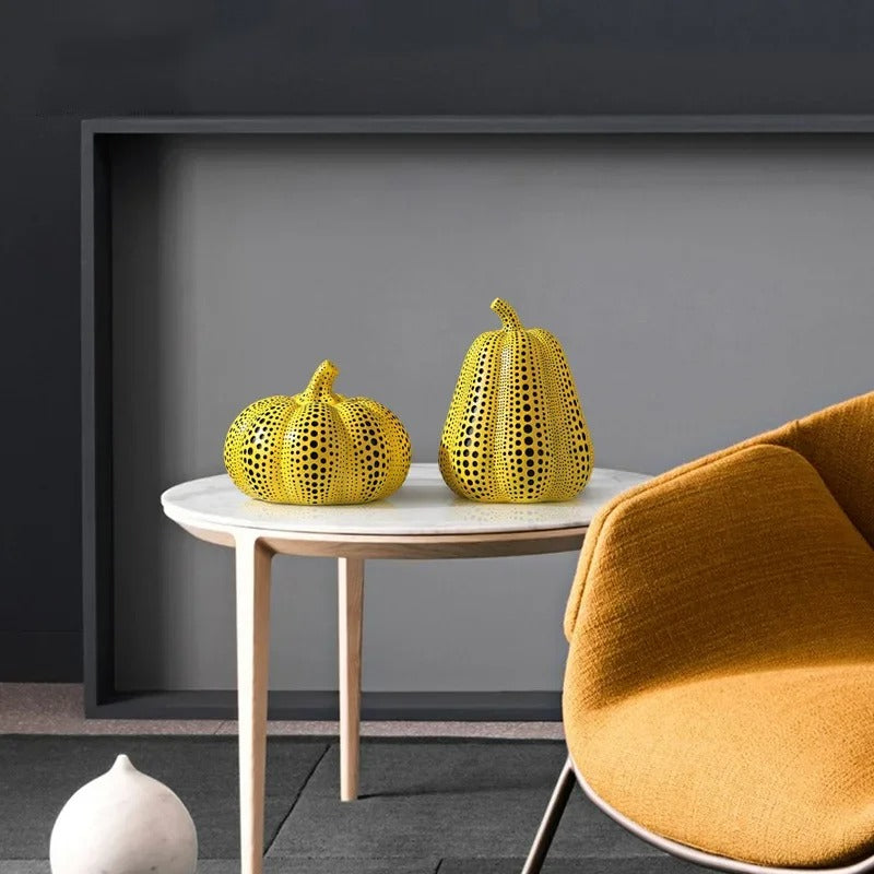 Mico | Artistieke Ornament Collectie – Handbeschilderde Sculpturen met Iconisch Stippendesign