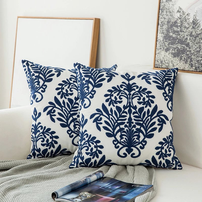 Zaffiro | Blauw Geborduurd Sierkussen – Zachte Stof – 45x45 cm