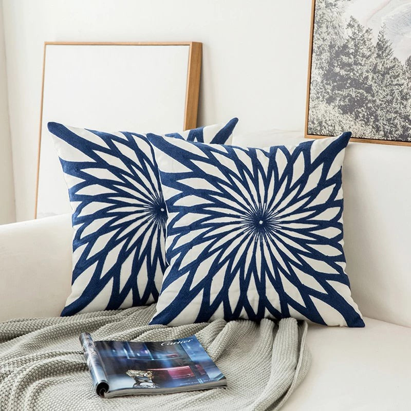 Zaffiro | Blauw Geborduurd Sierkussen – Zachte Stof – 45x45 cm