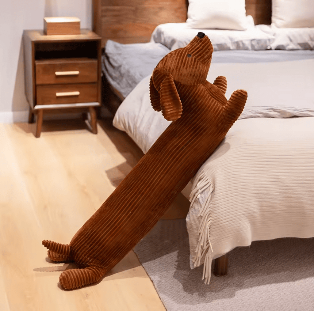 Ploof | Teckel Tochtstopper & Knuffelkussen 2-in-1