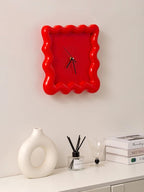 Balthazar | Moderne Golvende Wandklok – Minimalistisch 3D Design met Artistiek Frame
