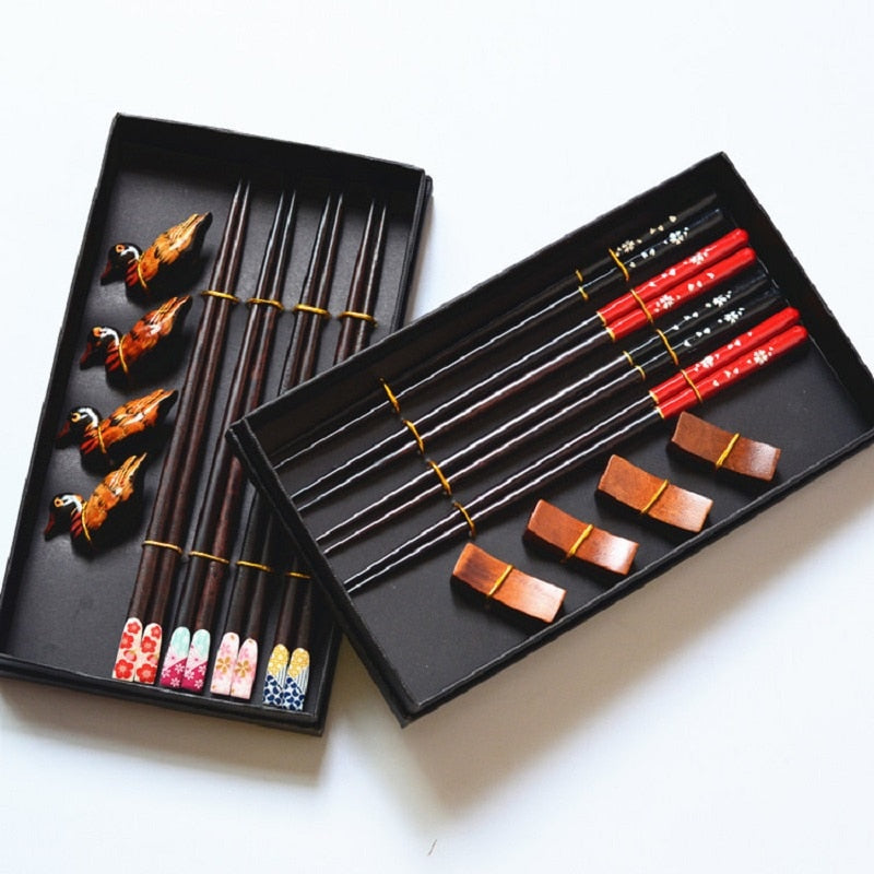 Hashi Oki Set | 4 Paar Luxe Eetstokjes & Houders – Handgemaakt Hout