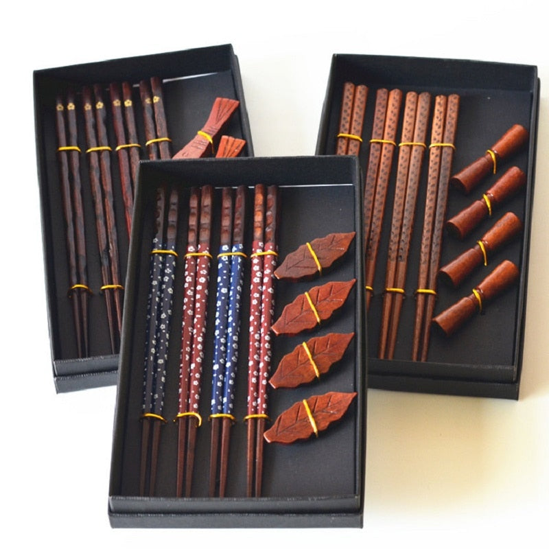 Hashi Oki Set | 4 Paar Luxe Eetstokjes & Houders – Handgemaakt Hout