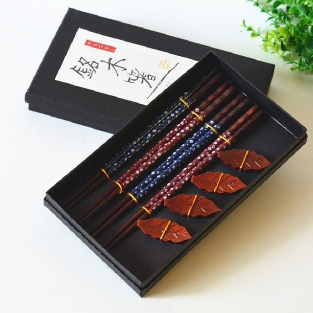 Hashi Oki Set | 4 Paar Luxe Eetstokjes & Houders – Handgemaakt Hout