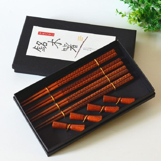 Hashi Oki Set | 4 Paar Luxe Eetstokjes & Houders – Handgemaakt Hout