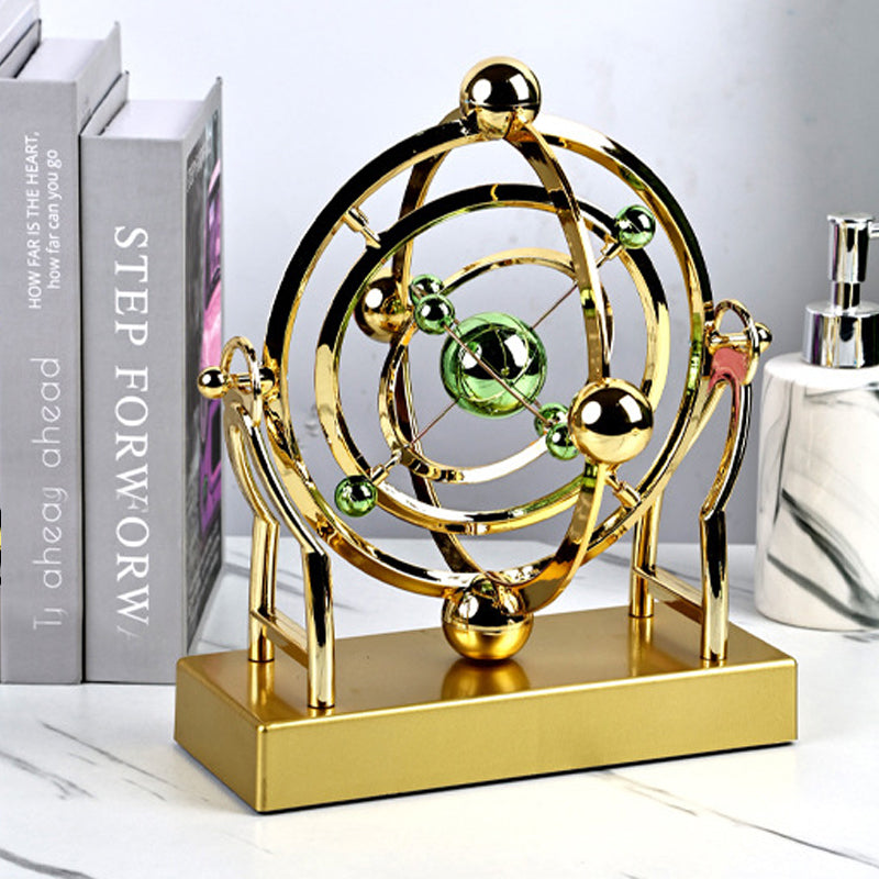 Celesto | Kinetische Design Sculptuur – Bewegend Perpetuum Mobile in Goud & Metaal