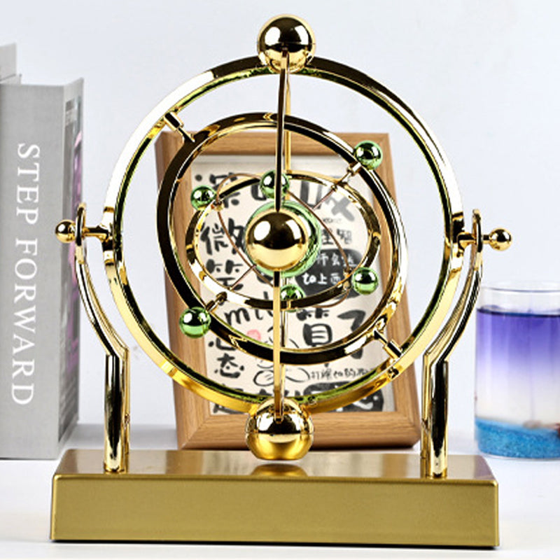 Celesto | Kinetische Design Sculptuur – Bewegend Perpetuum Mobile in Goud & Metaal