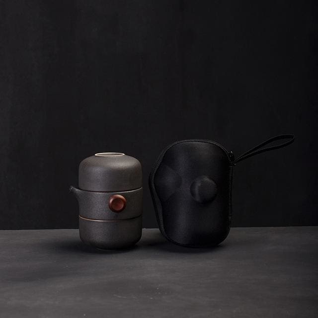 Ryoko Touki | Japanse Reis-theeset – Handgemaakt Aardewerk – Inclusief 2 Bekers & Reistas
