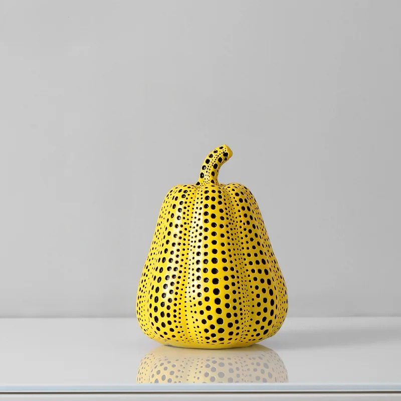Mico | Artistieke Ornament Collectie – Handbeschilderde Sculpturen met Iconisch Stippendesign