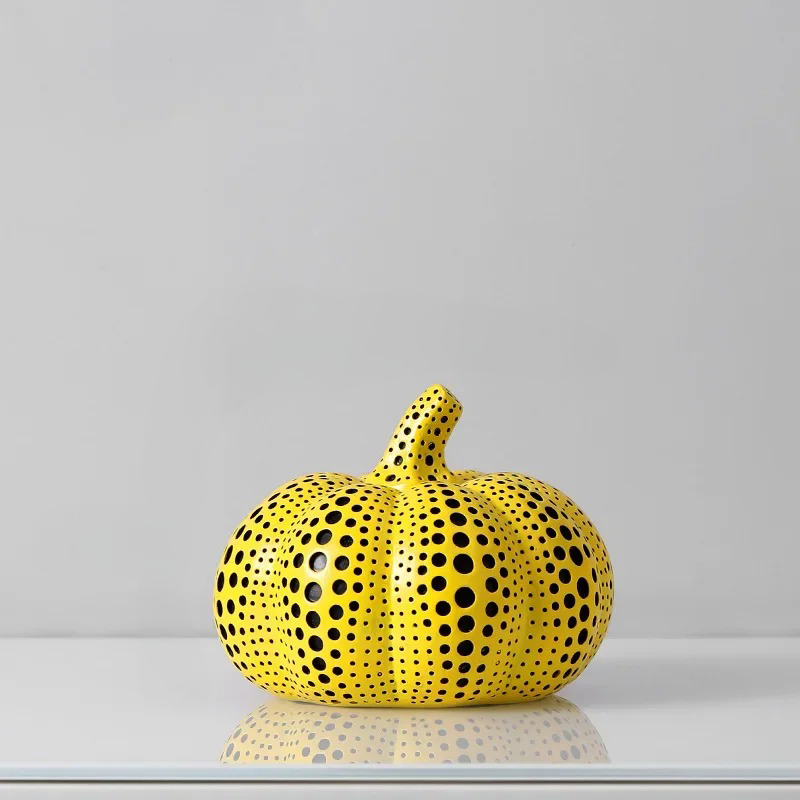Mico | Artistieke Ornament Collectie – Handbeschilderde Sculpturen met Iconisch Stippendesign