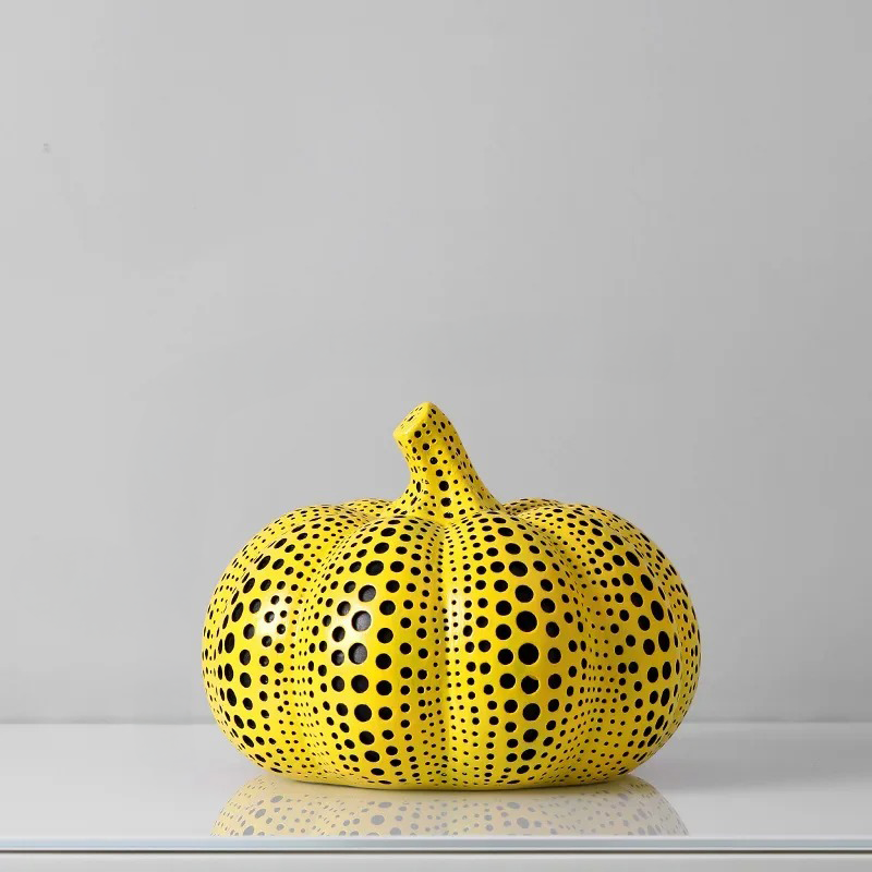 Mico | Artistieke Ornament Collectie – Handbeschilderde Sculpturen met Iconisch Stippendesign