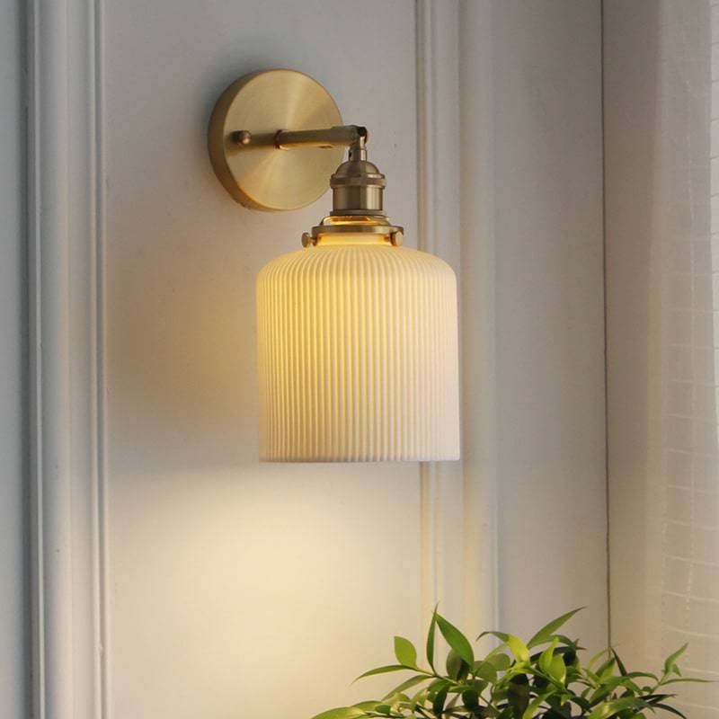 Ceramica Oro | Handgemaakte Keramieken Wandlamp – Messing Fitting – Japandi Design